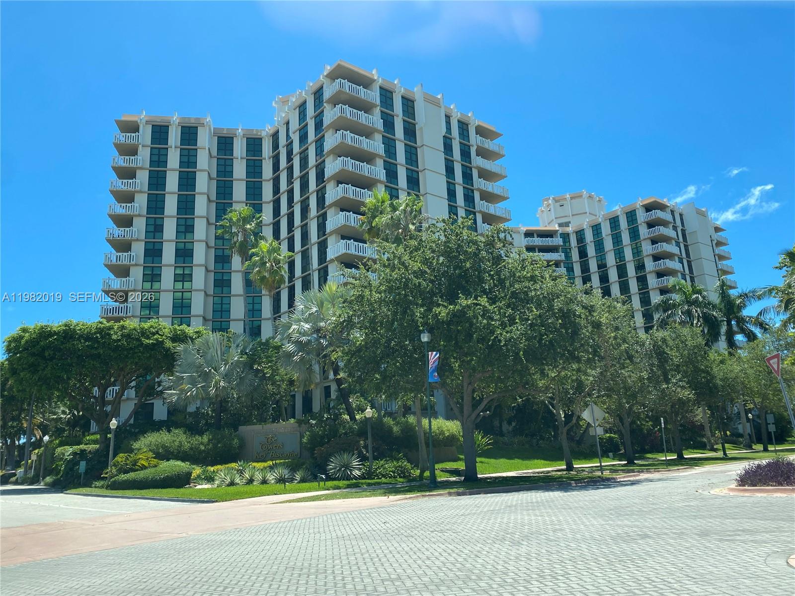 TOWERS OF KEY BISCAYNE CO - Residential Lease
