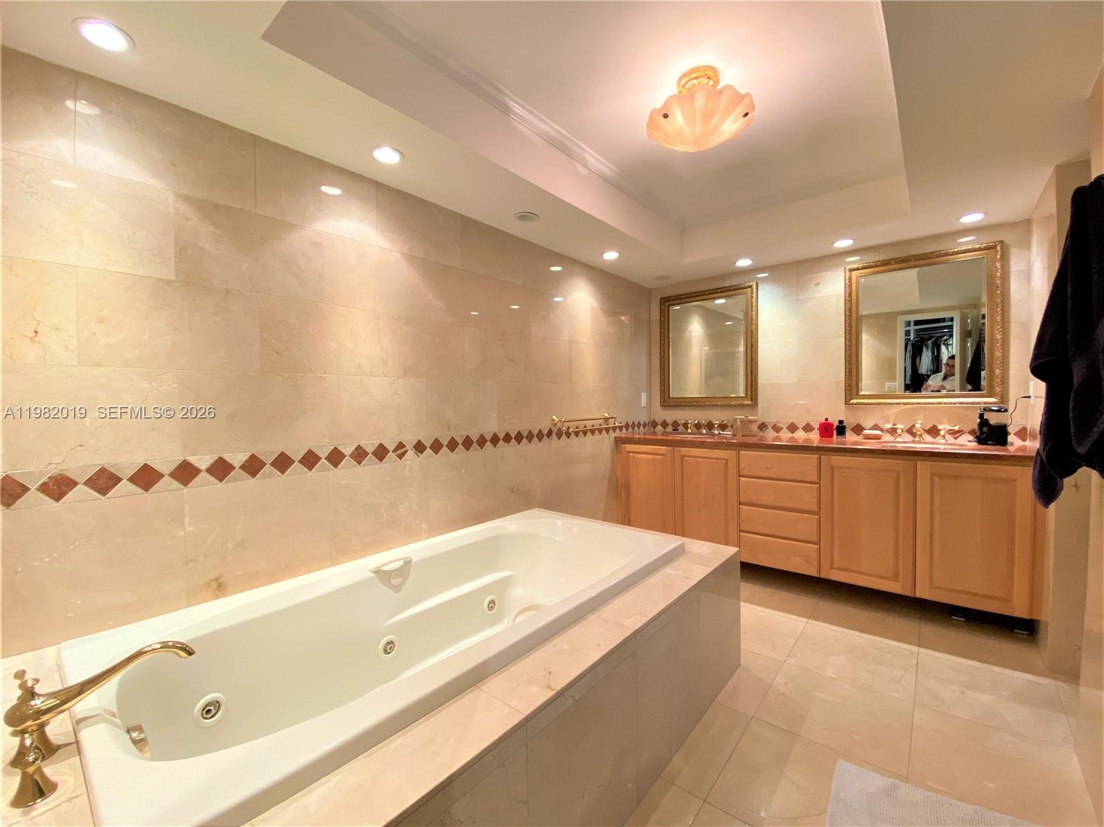 TOWERS OF KEY BISCAYNE CO - Residential Lease