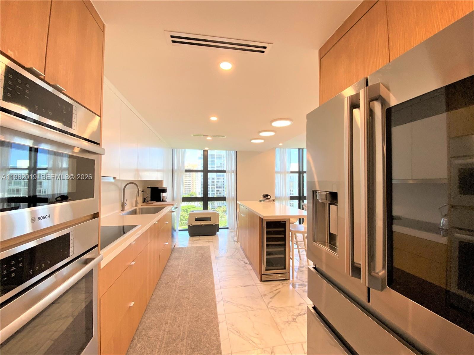 TOWERS OF KEY BISCAYNE CO - Residential Lease