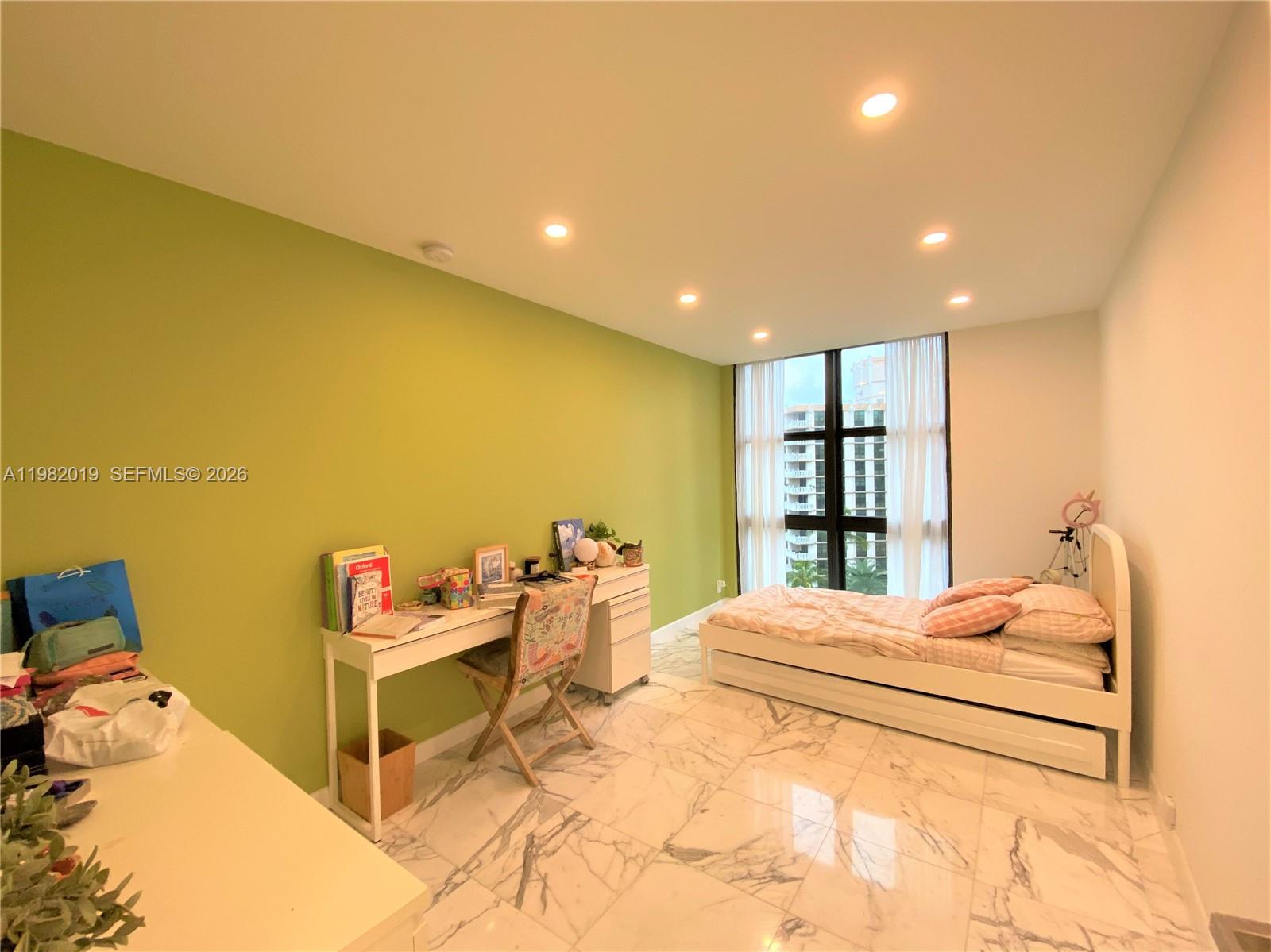 TOWERS OF KEY BISCAYNE CO - Residential Lease