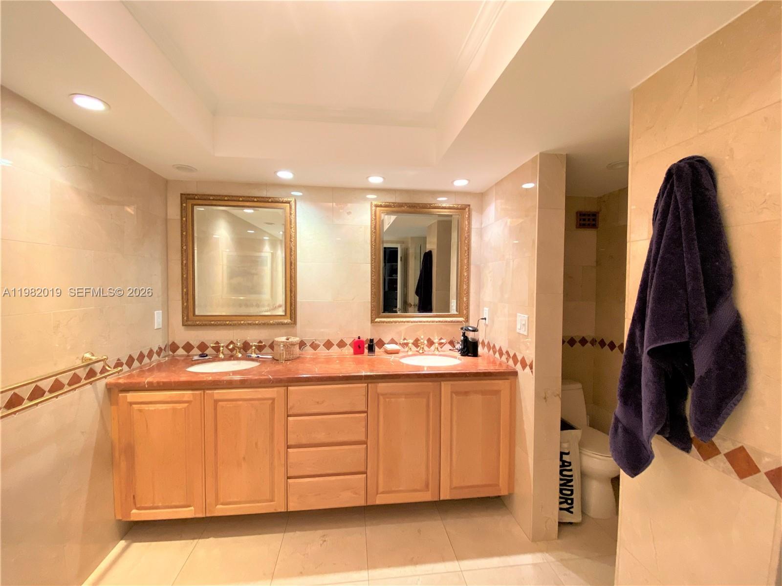 TOWERS OF KEY BISCAYNE CO - Residential Lease