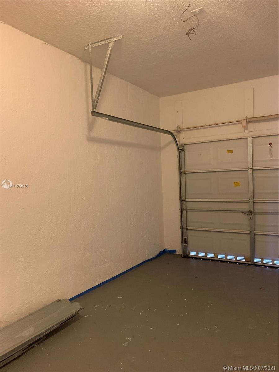 EGRET LAKES ESTATES SEC 2 - Residential Lease