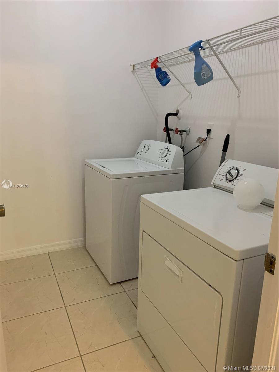 EGRET LAKES ESTATES SEC 2 - Residential Lease