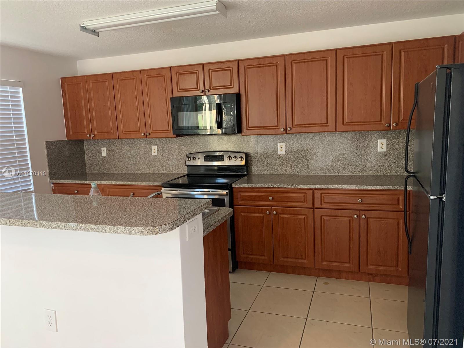 EGRET LAKES ESTATES SEC 2 - Residential Lease