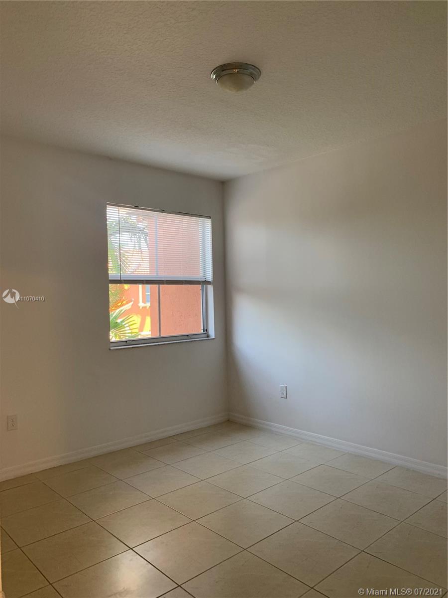 EGRET LAKES ESTATES SEC 2 - Residential Lease