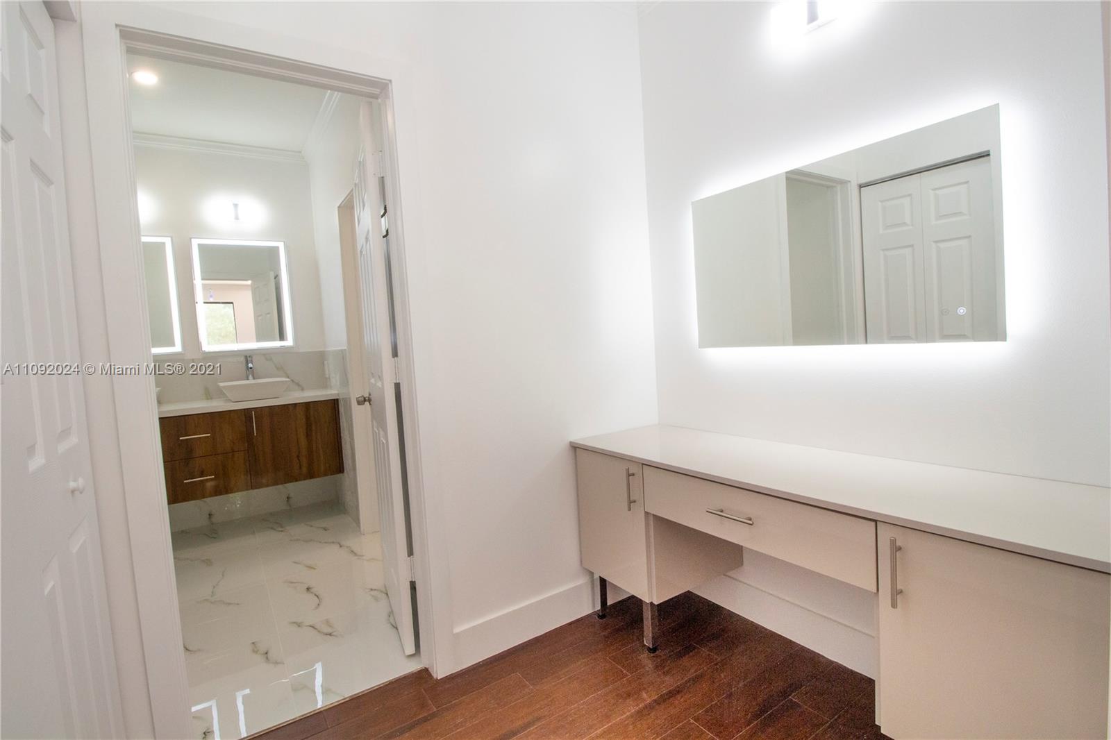 3010 ELIZABETH CONDO - Residential