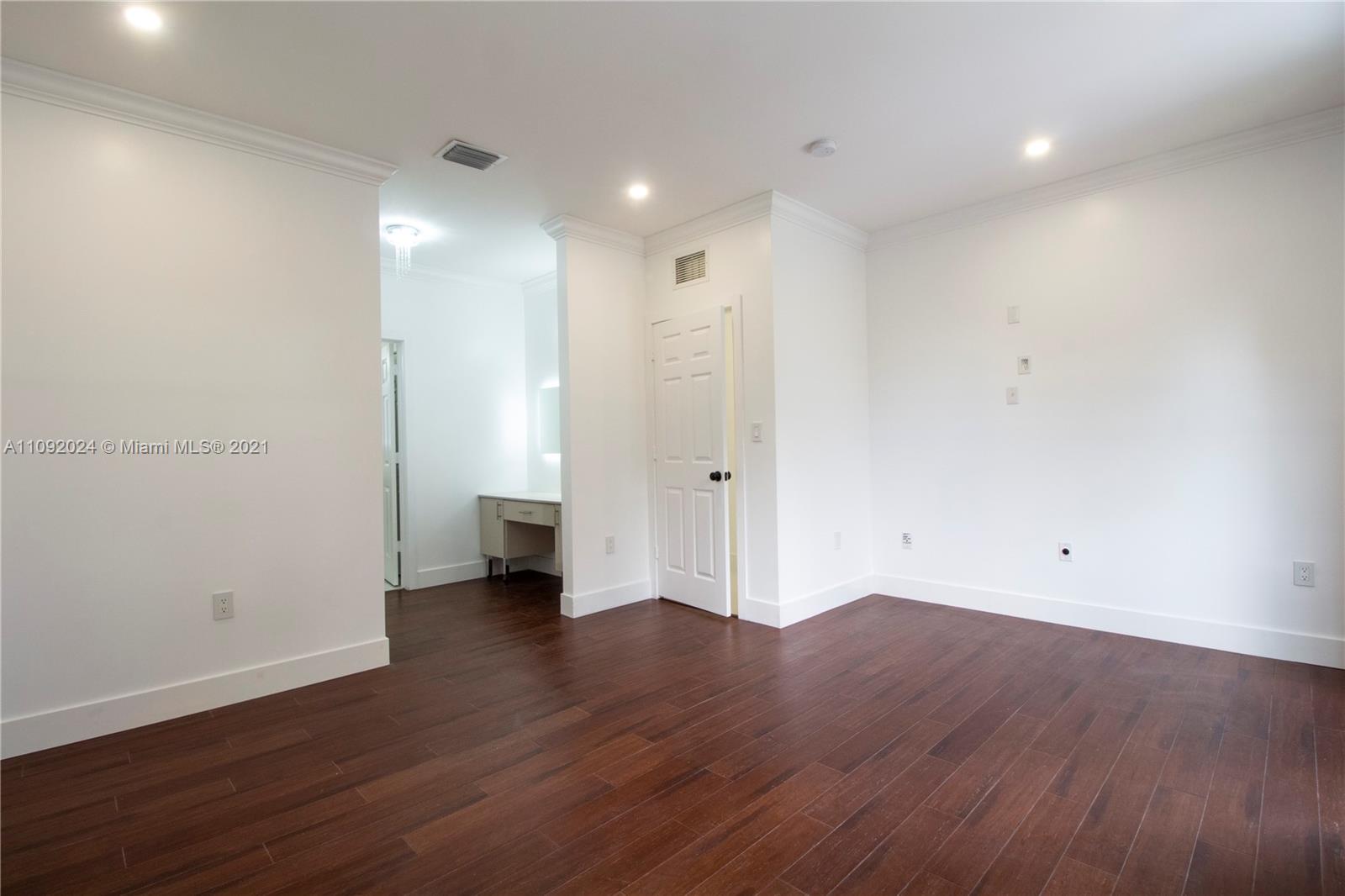 3010 ELIZABETH CONDO - Residential