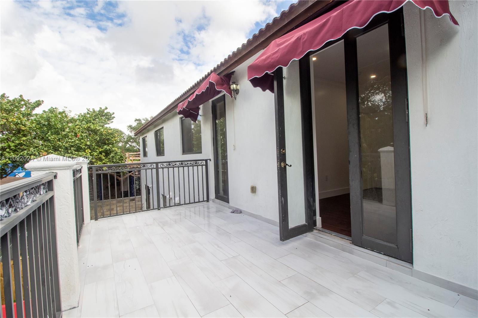 3010 ELIZABETH CONDO - Residential