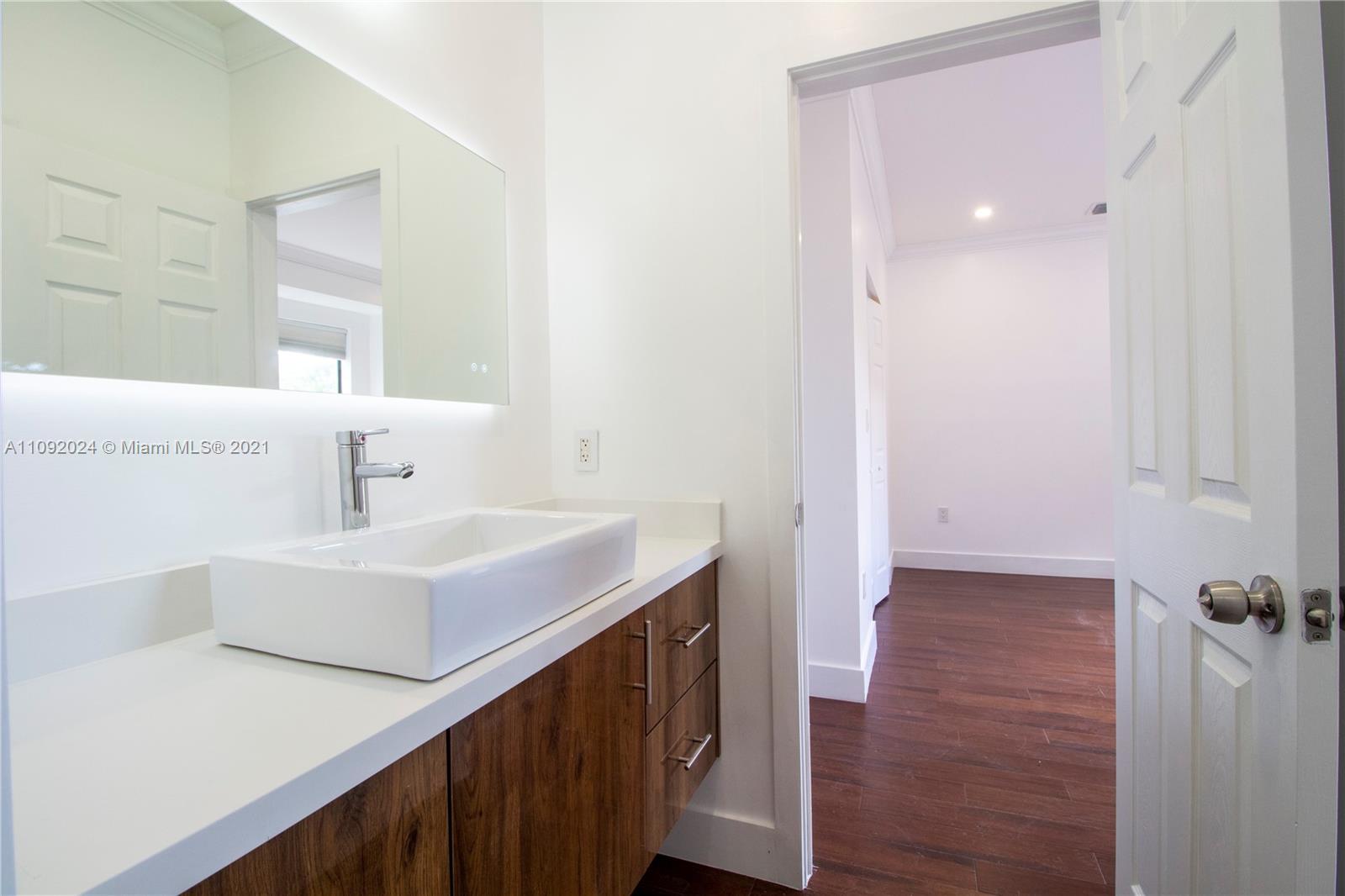 3010 ELIZABETH CONDO - Residential
