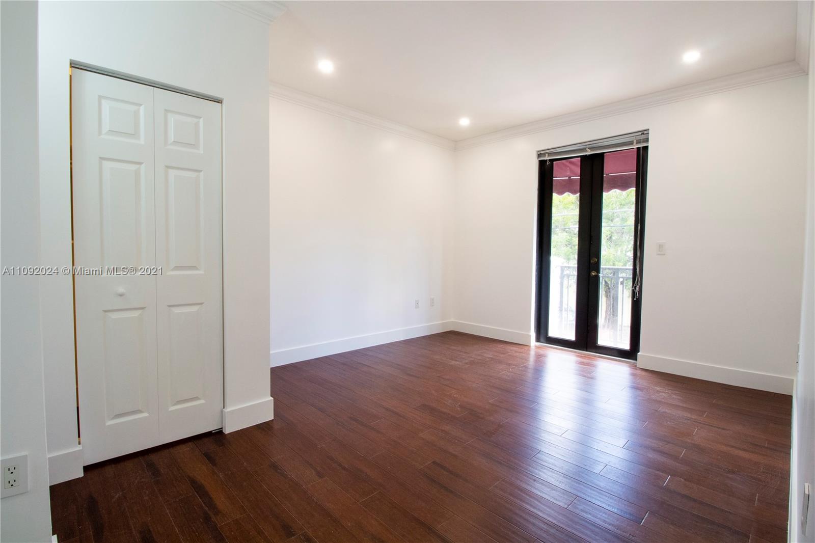 3010 ELIZABETH CONDO - Residential