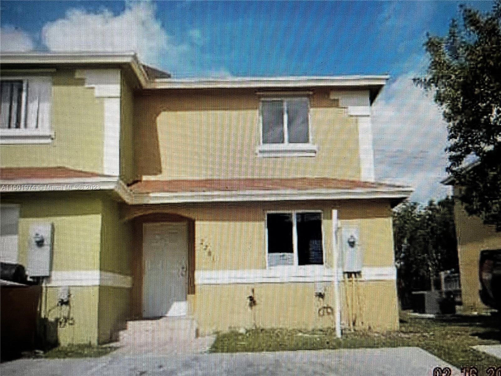 Large three-bedroom, two-and-a-half-bathroom townhouse with well-maintained hardwood floors in the upstairs bedrooms