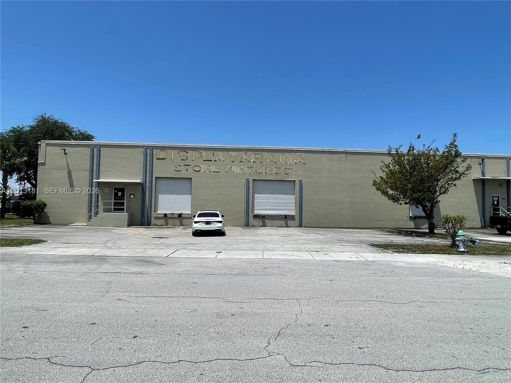 Photo of 4091 N 28th Way, Hollywood, FL 33020 (MLS # A12013181)