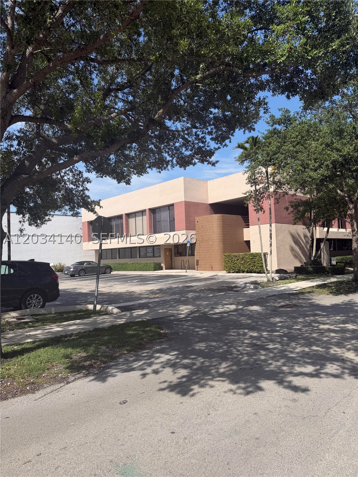 Photo 1 of 10 — 9245 SW 157th St 2 Exam Rms, Palmetto Bay, FL 33157