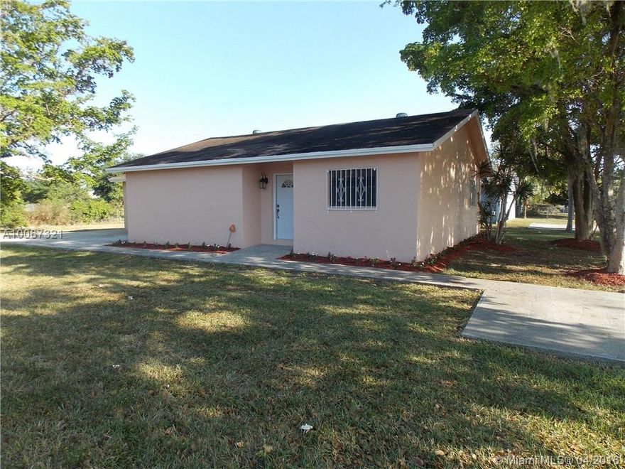 Beautifully remodeled home with 3 bedrooms and 2 bathrooms. Ready for a big family to enjoy. Remodeled bathrooms, kitchen, floors, paint, new appliances, new central ac will be installed at closing, water heater, and washer and dryer. Property qualifies for all types of financing. Excellent rental market for investment. CALL TODAY. Won't Last. FHA, CONVENTIONAL, VA welcome.