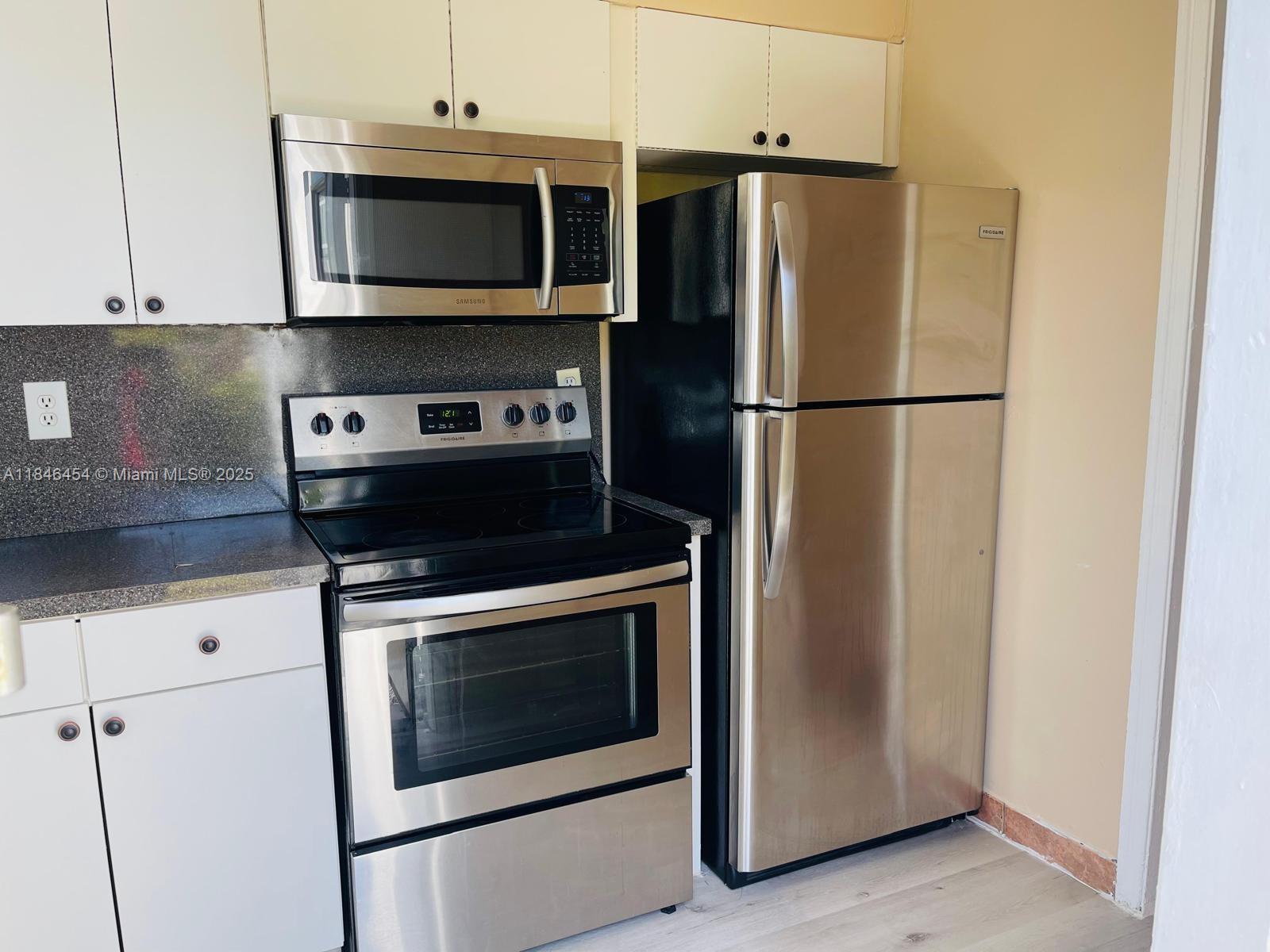 ARCH CREEKS ESTATES - Residential Income