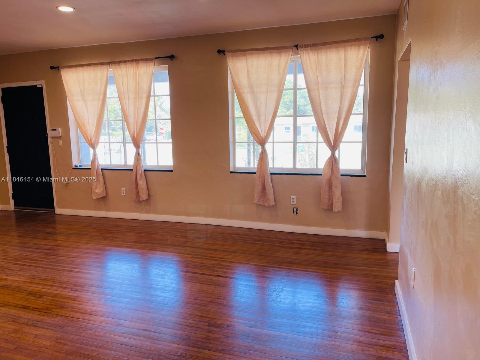 ARCH CREEKS ESTATES - Residential Income