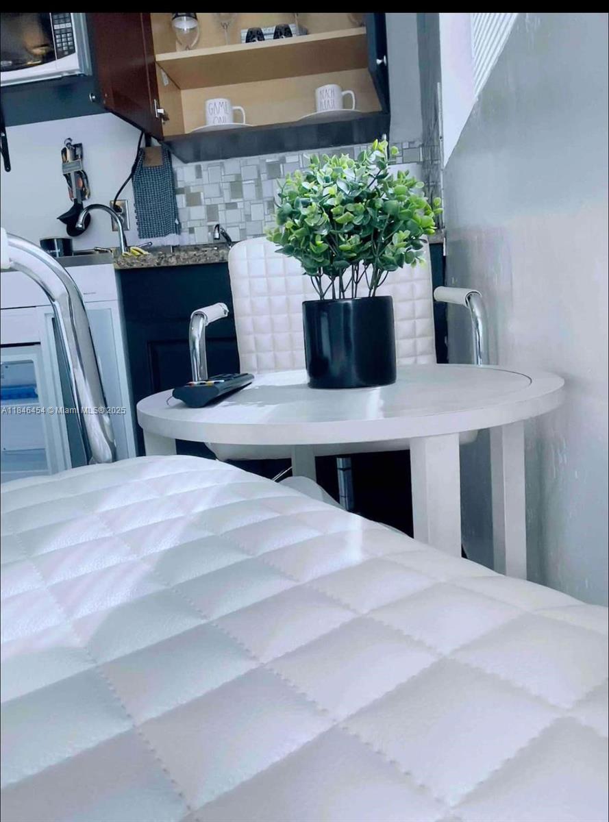 ARCH CREEKS ESTATES - Residential Income