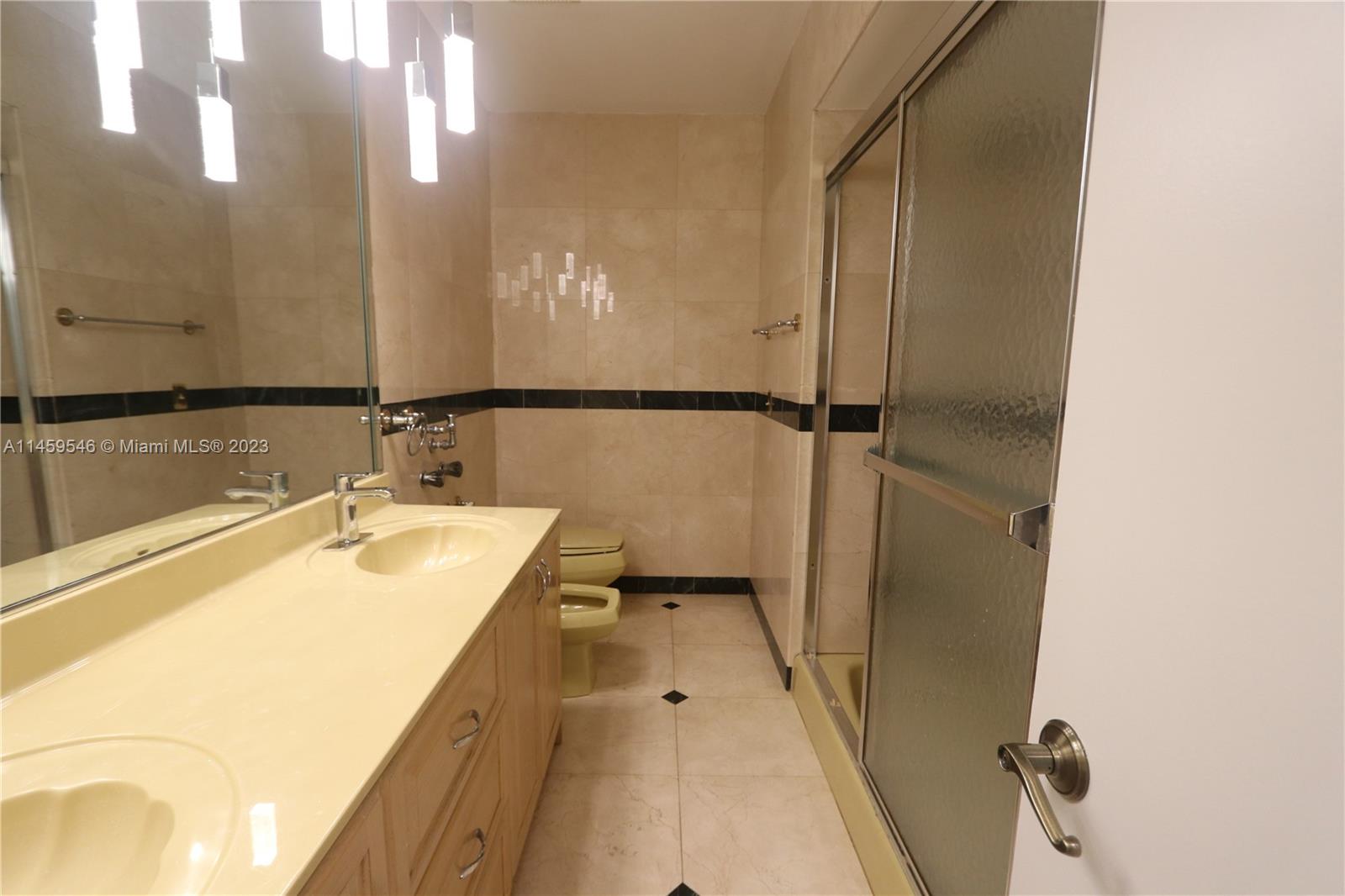 MIAMI LAKES LOCH LOMOND E - Residential