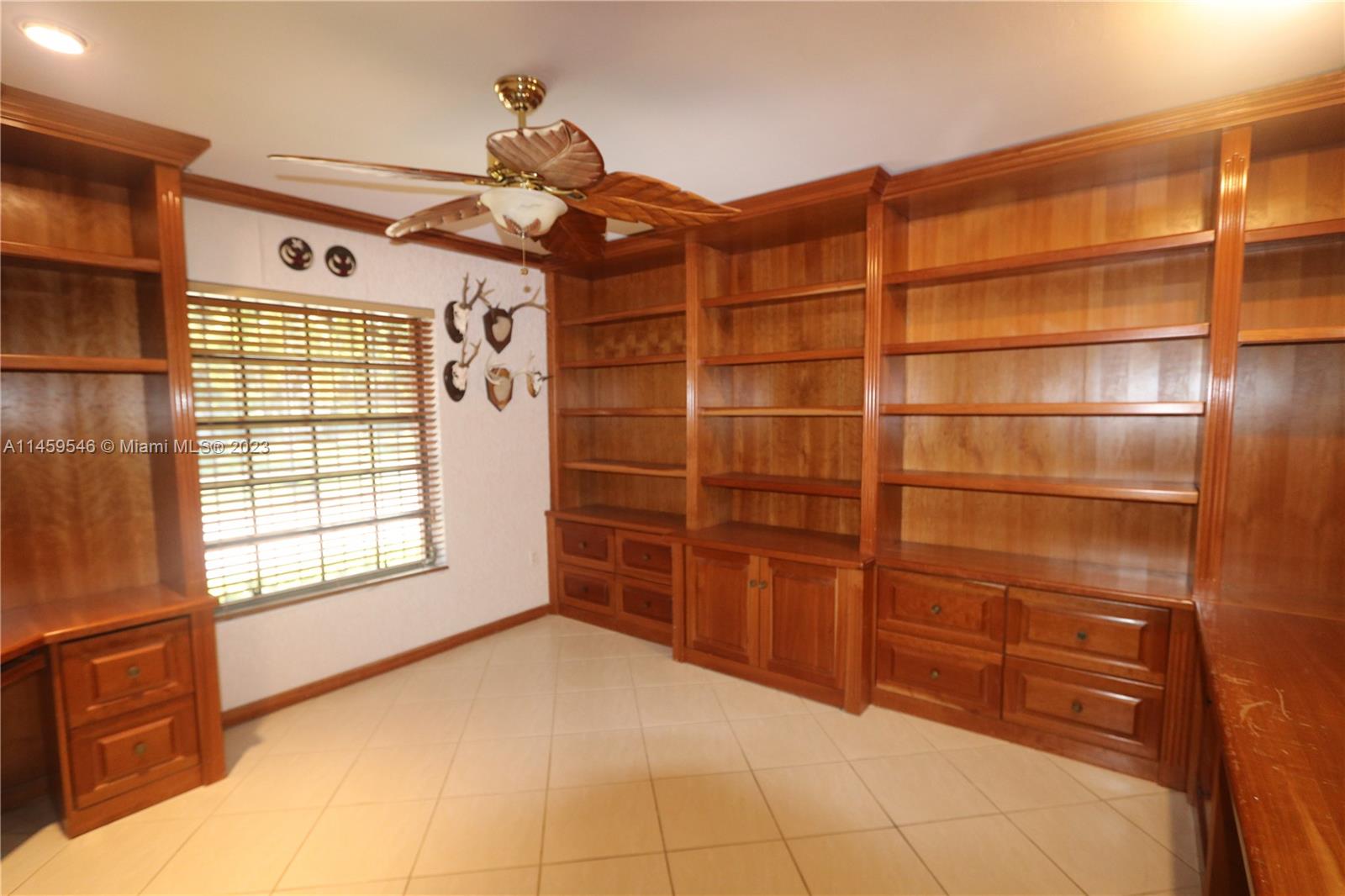 MIAMI LAKES LOCH LOMOND E - Residential