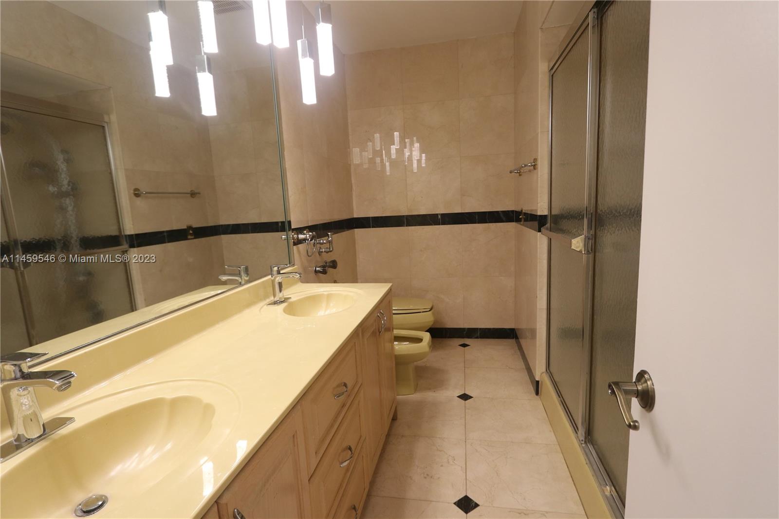 MIAMI LAKES LOCH LOMOND E - Residential