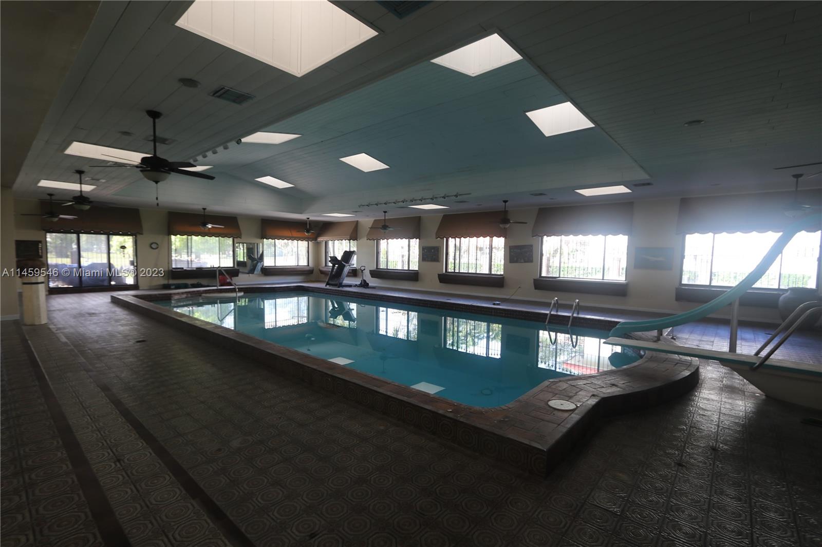 MIAMI LAKES LOCH LOMOND E - Residential