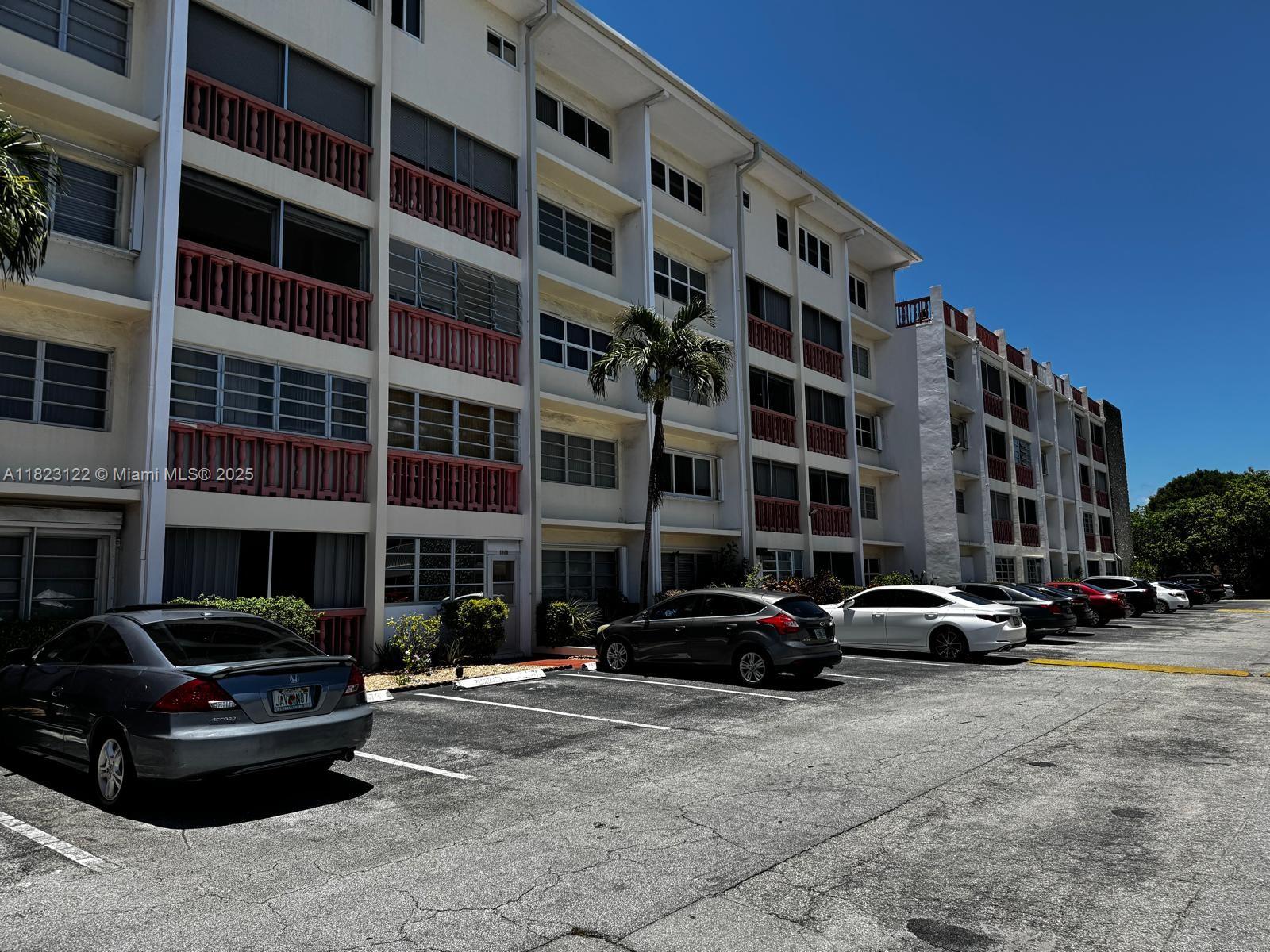 215 Se 3rd Ave 405C, Hallandale Beach, Broward County, Florida - 2 Bedrooms  
1 Bathrooms - 
