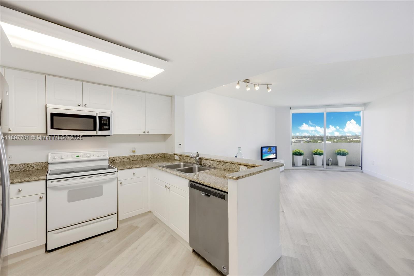 TURNBERRY ON THE GREEN CO - Residential Lease