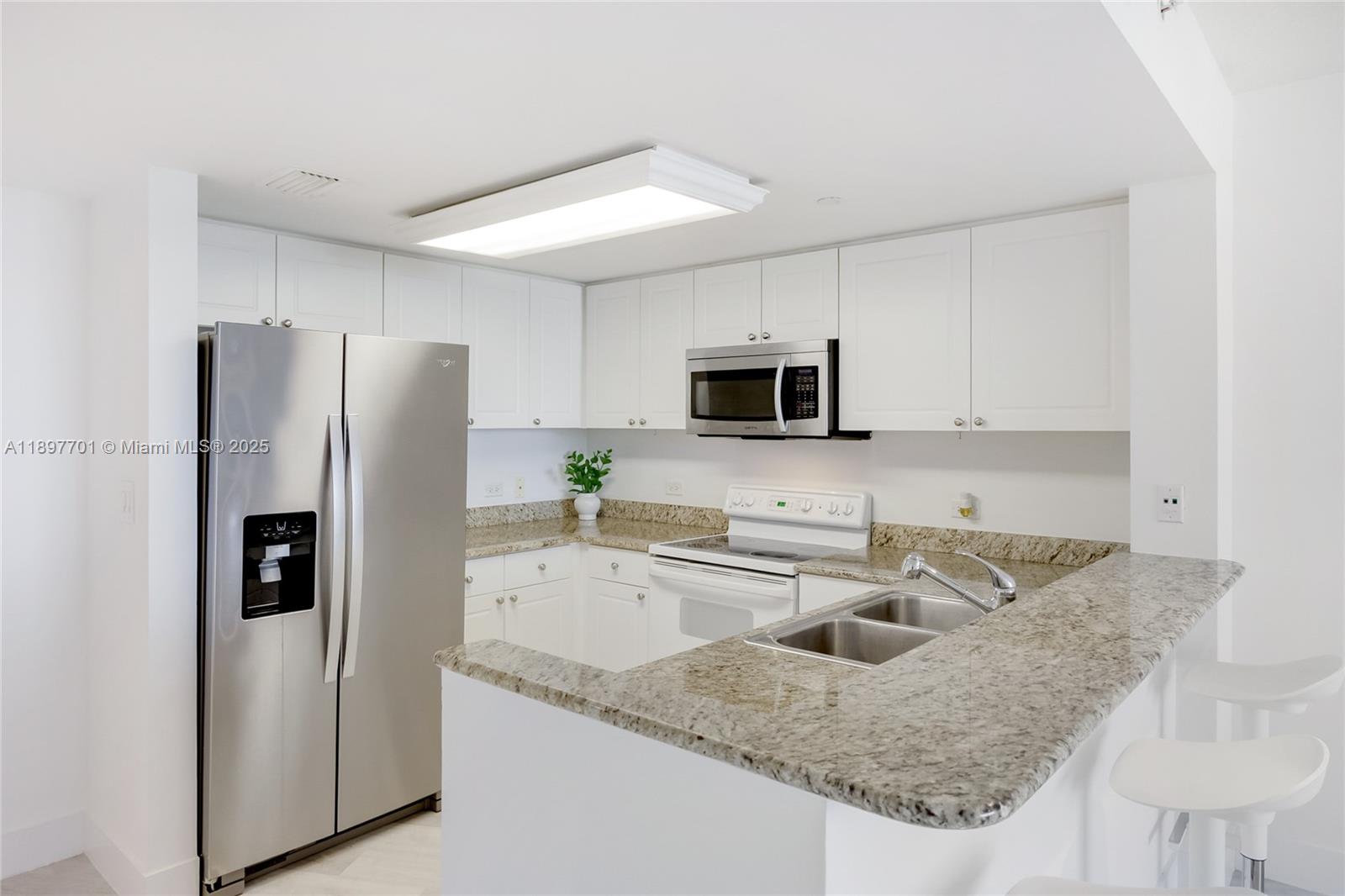 TURNBERRY ON THE GREEN CO - Residential Lease