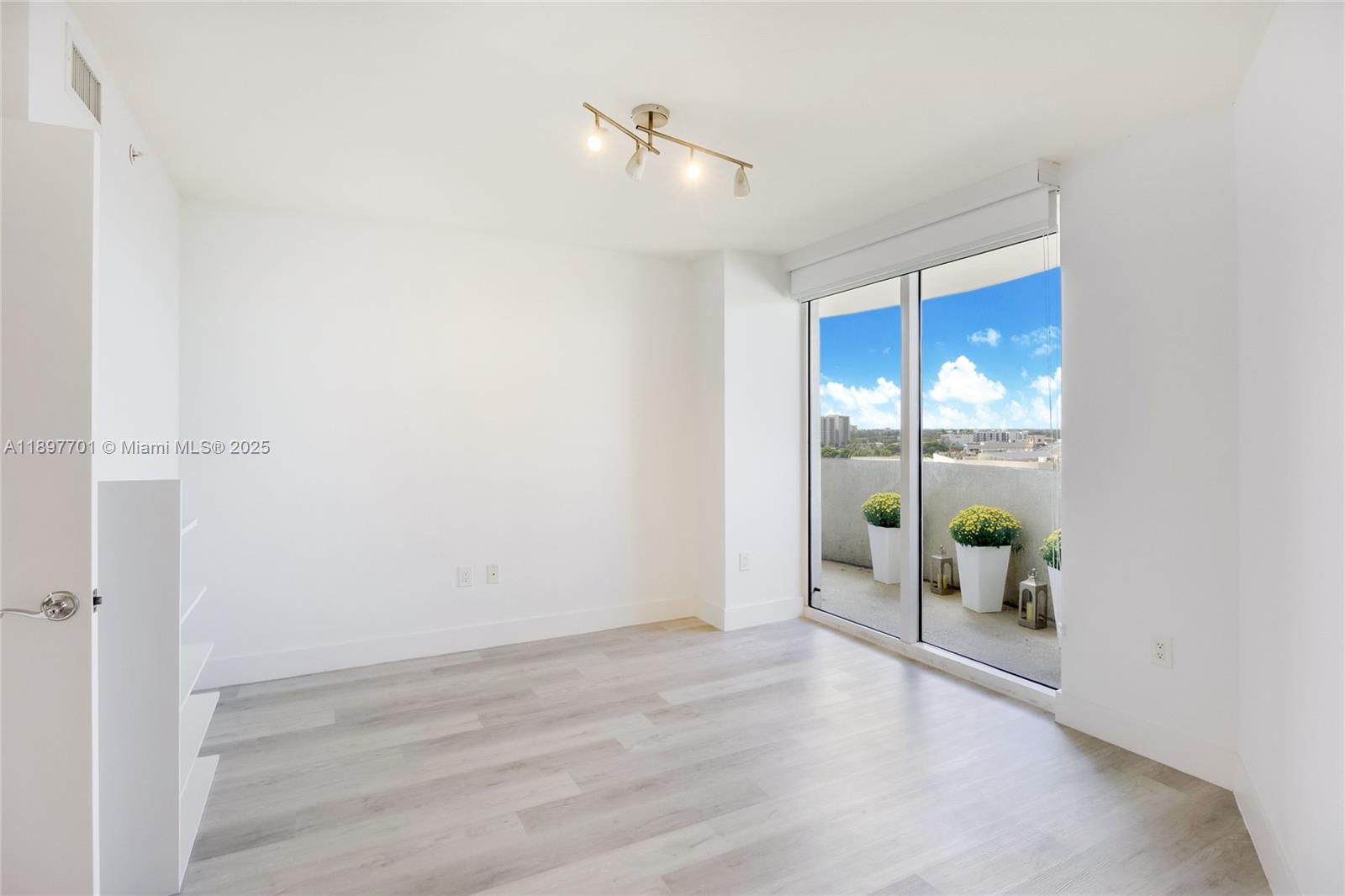 TURNBERRY ON THE GREEN CO - Residential Lease