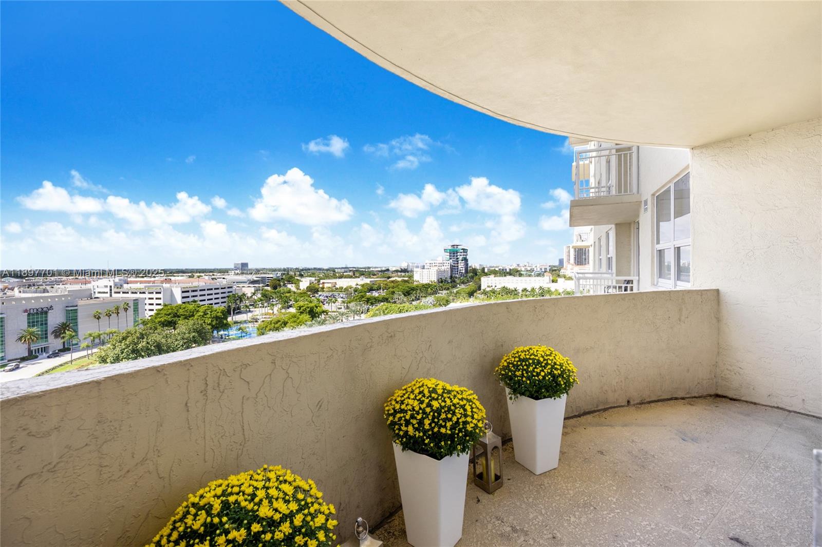 TURNBERRY ON THE GREEN CO - Residential Lease