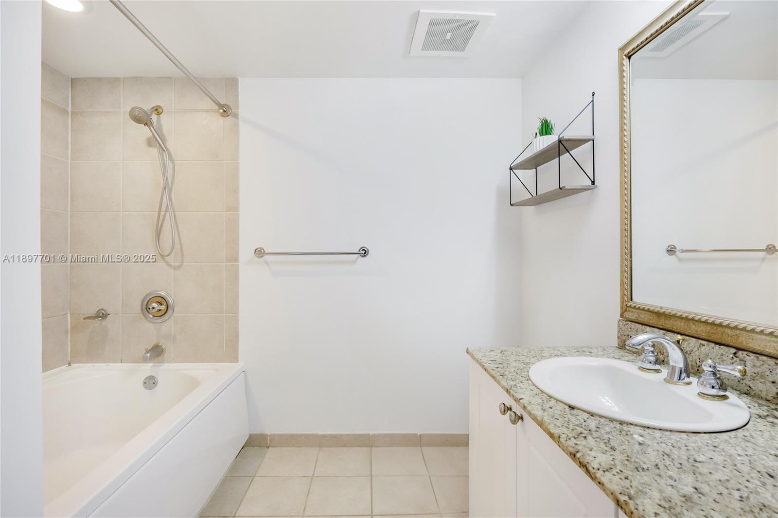 TURNBERRY ON THE GREEN CO - Residential Lease