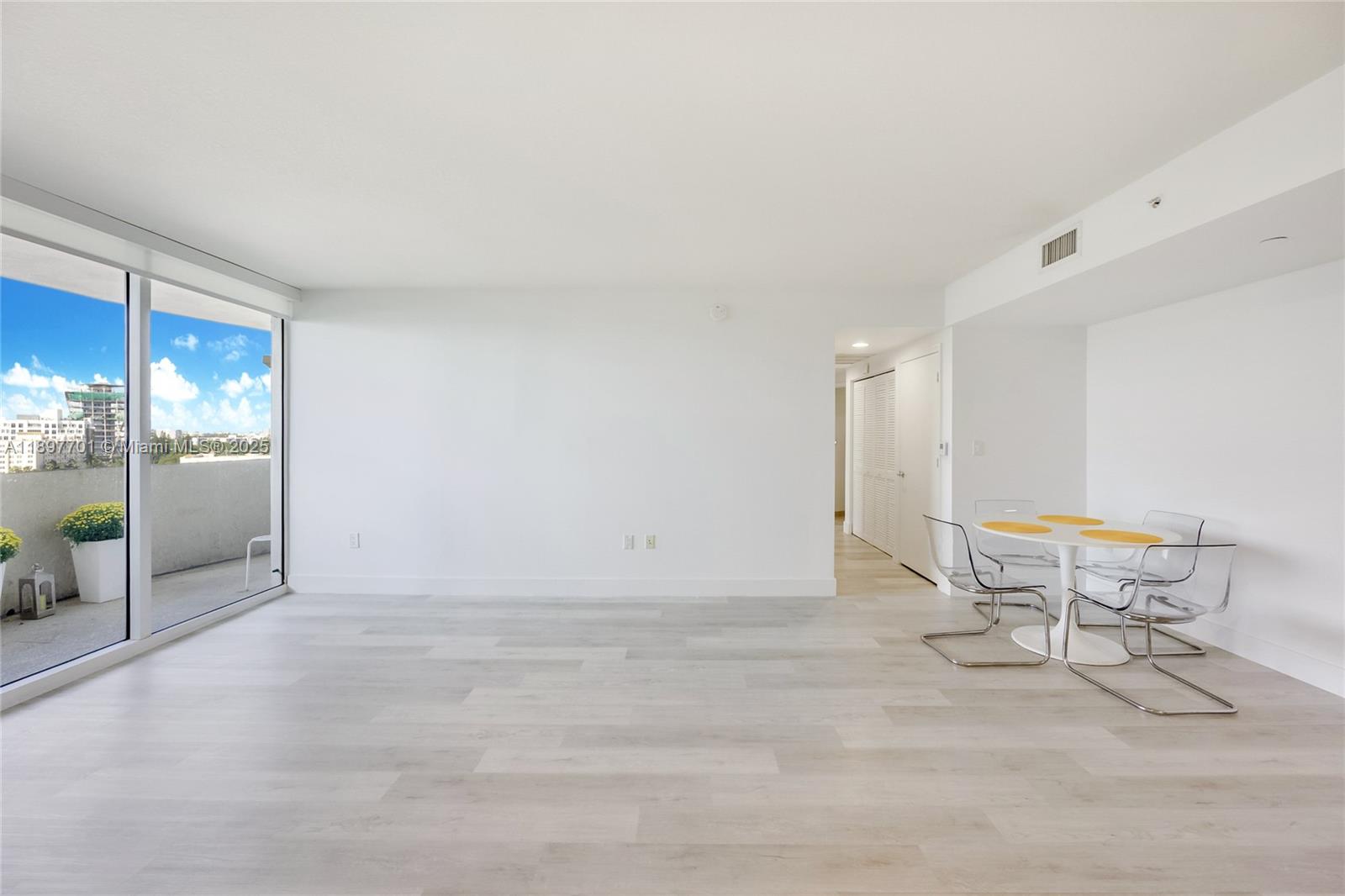 TURNBERRY ON THE GREEN CO - Residential Lease