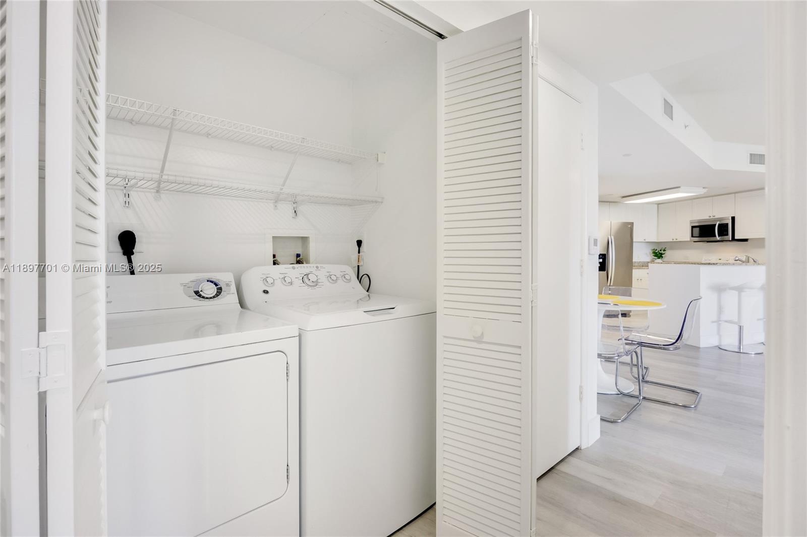 TURNBERRY ON THE GREEN CO - Residential Lease