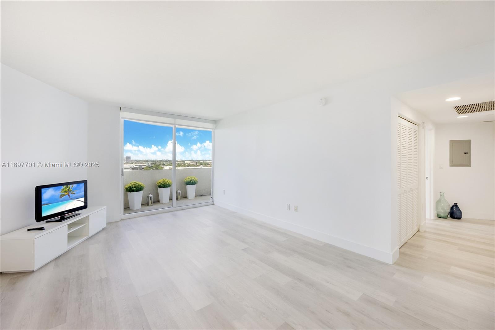 TURNBERRY ON THE GREEN CO - Residential Lease