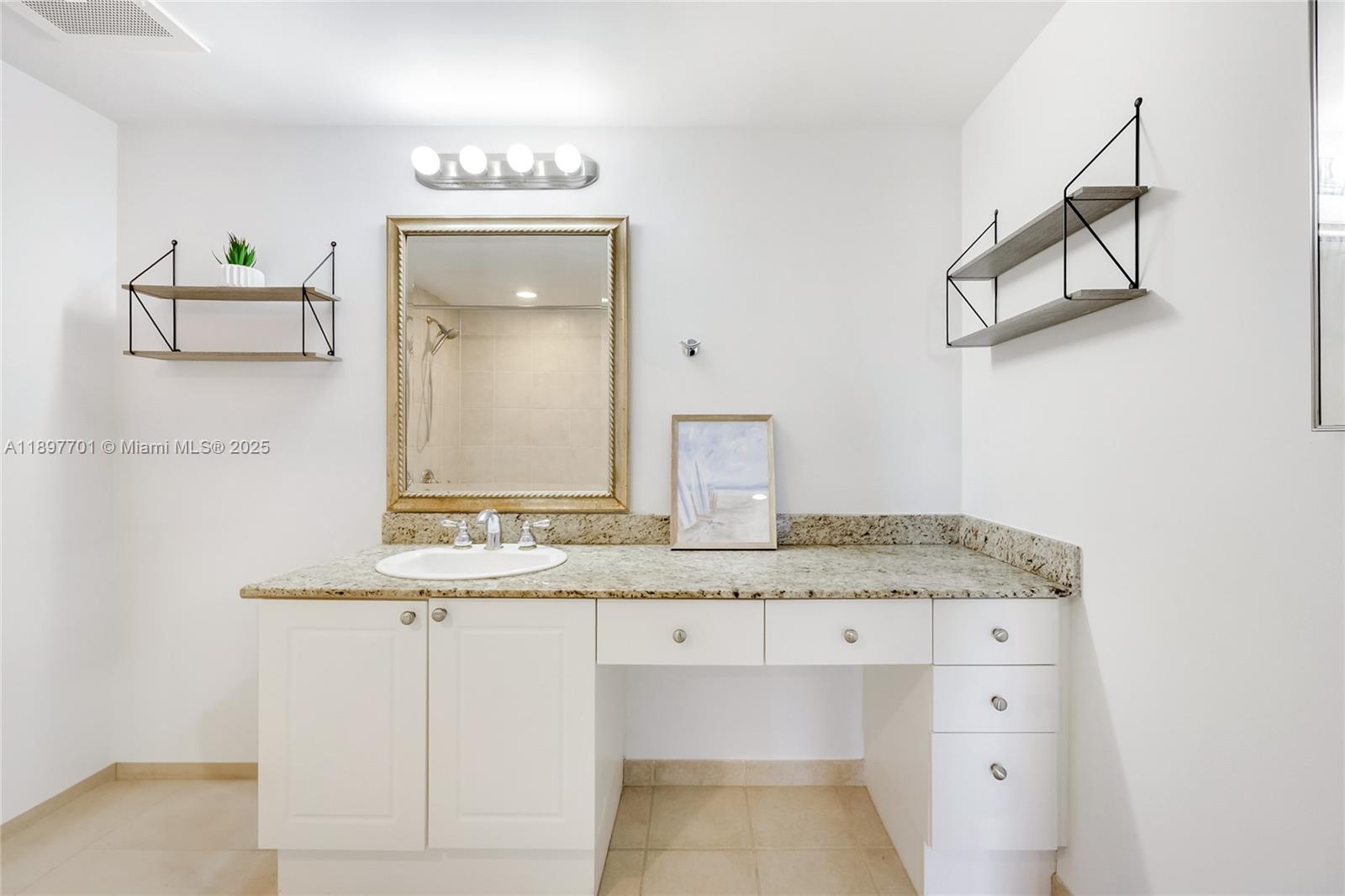 TURNBERRY ON THE GREEN CO - Residential Lease