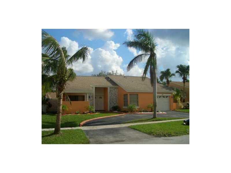 4 Bedroom family home in Weston's Bonaventure Lakes. Tiled floors and screened pool area. You can make this house into your dream home. Approved Short Sale Price.