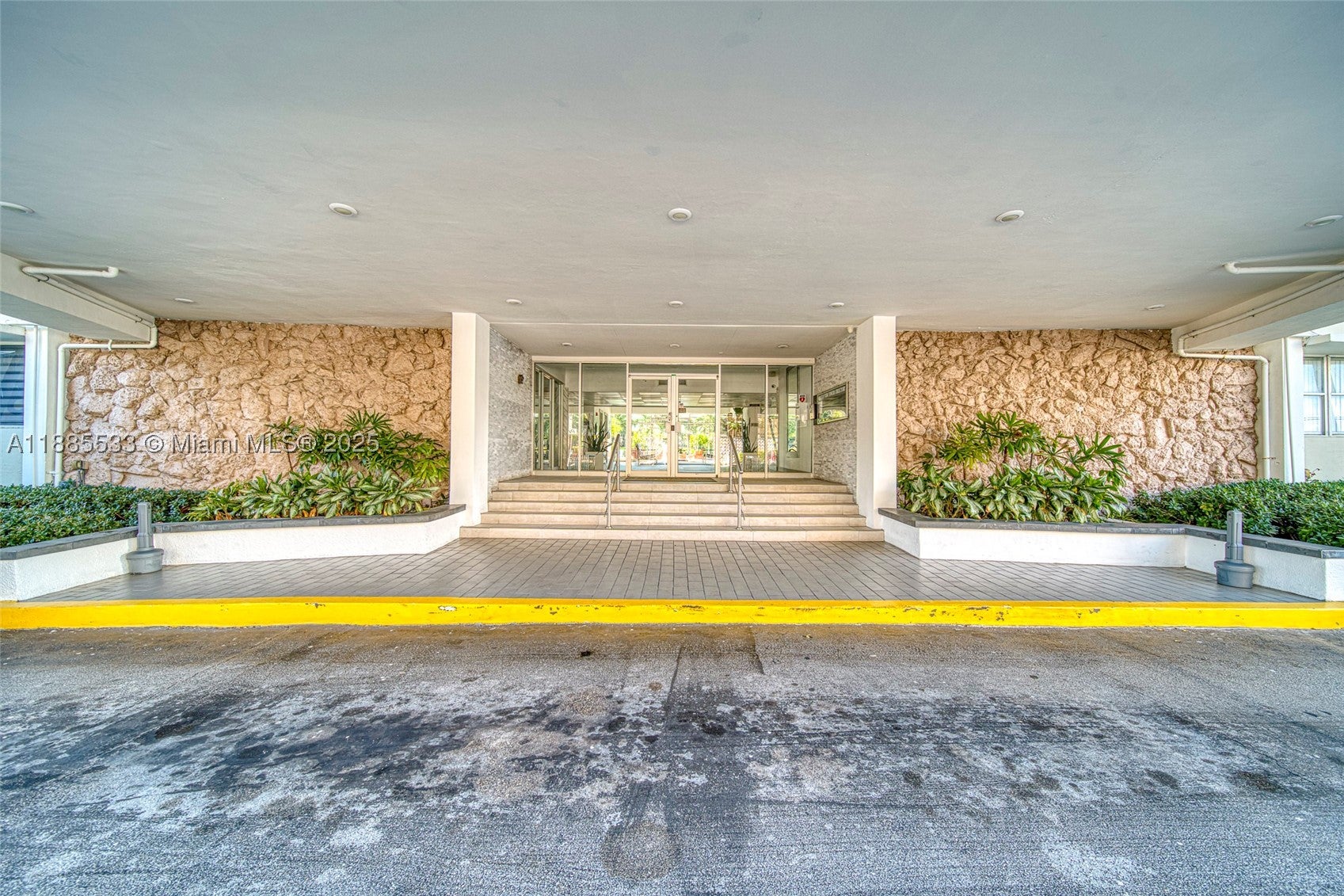 401 Golden Isles Dr 908