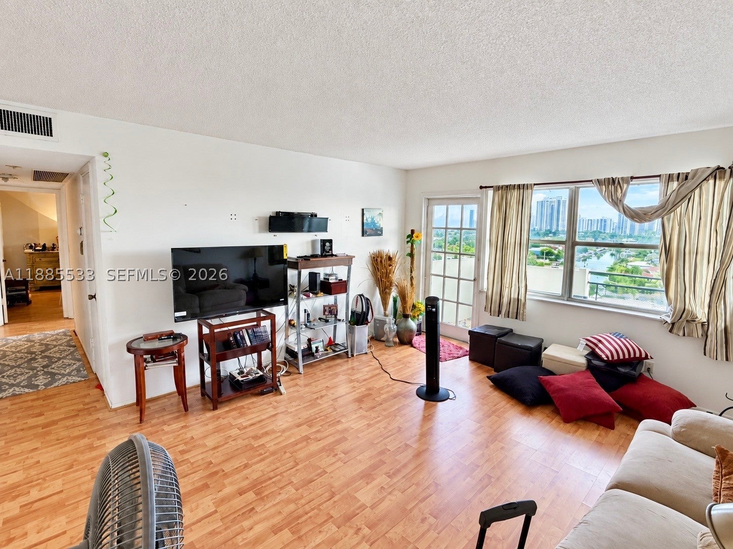 401 Golden Isles Dr 908