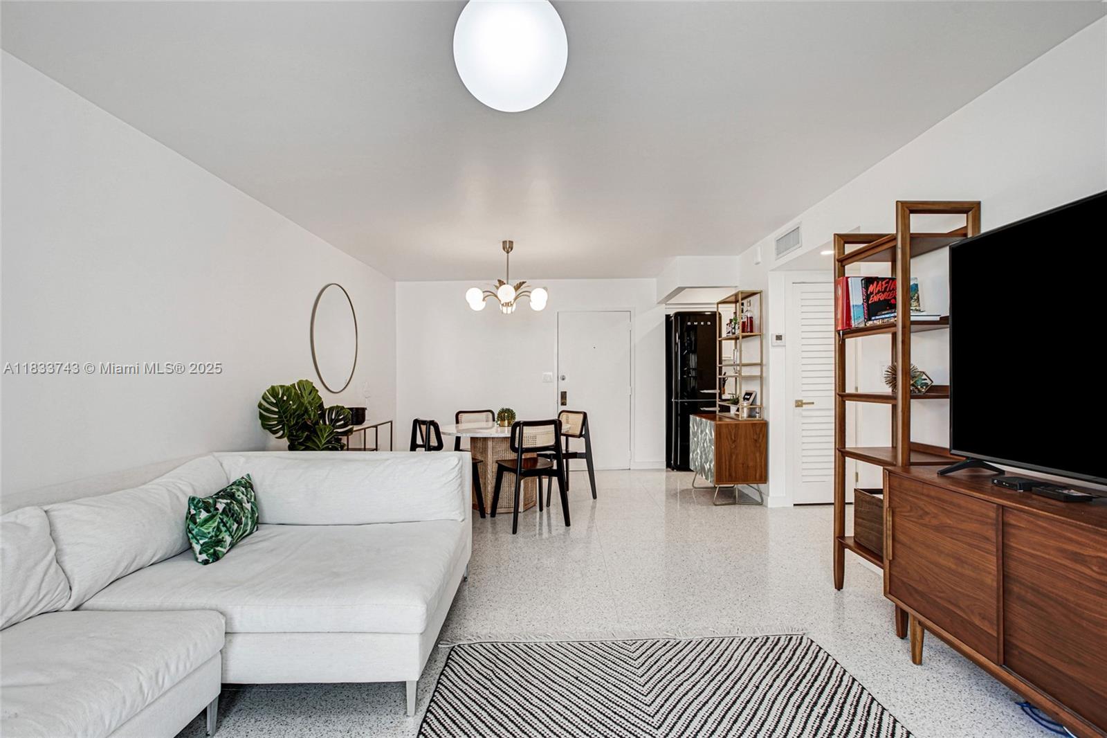 1621 Collins Ave 504C
