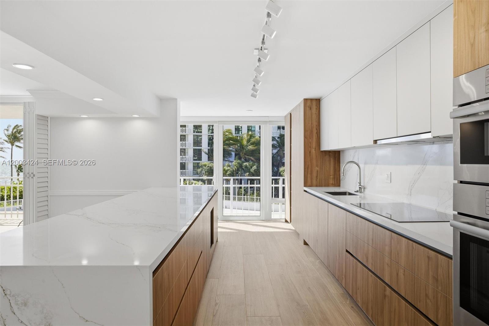 600 Grapetree Dr 4BS