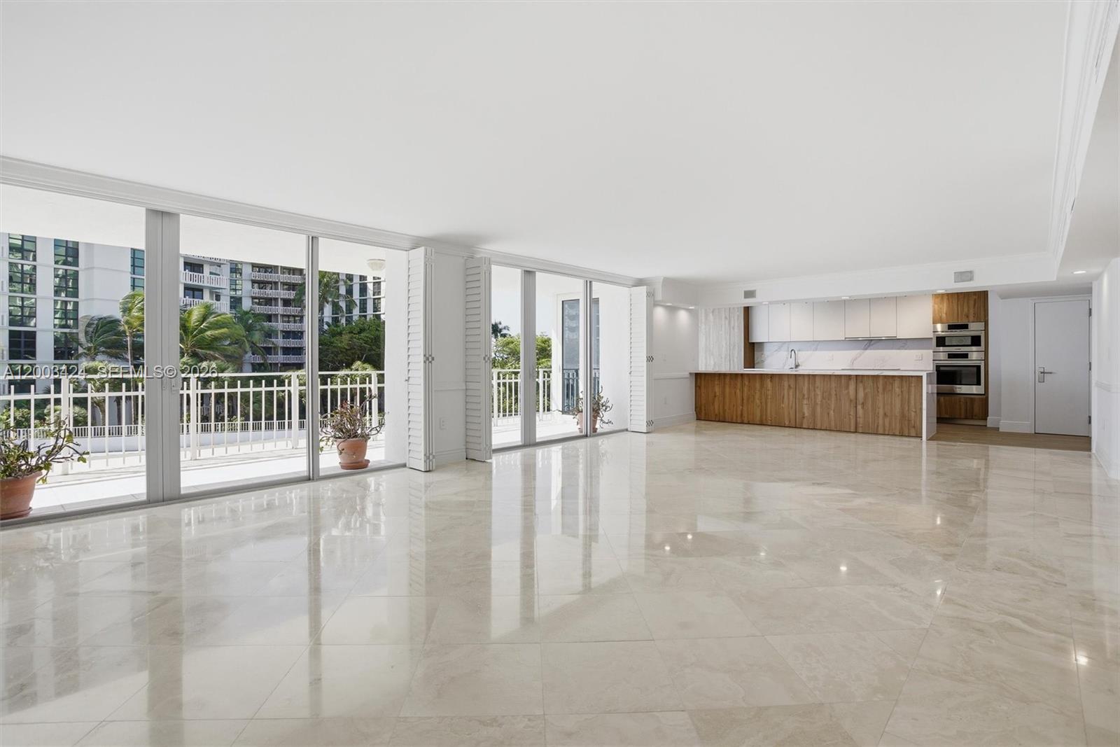 600 Grapetree Dr 4BS