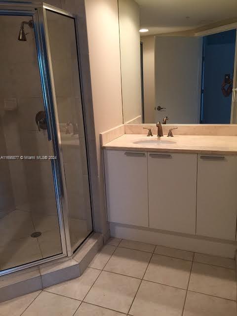 THE OAKS I CONDO - Residential Lease