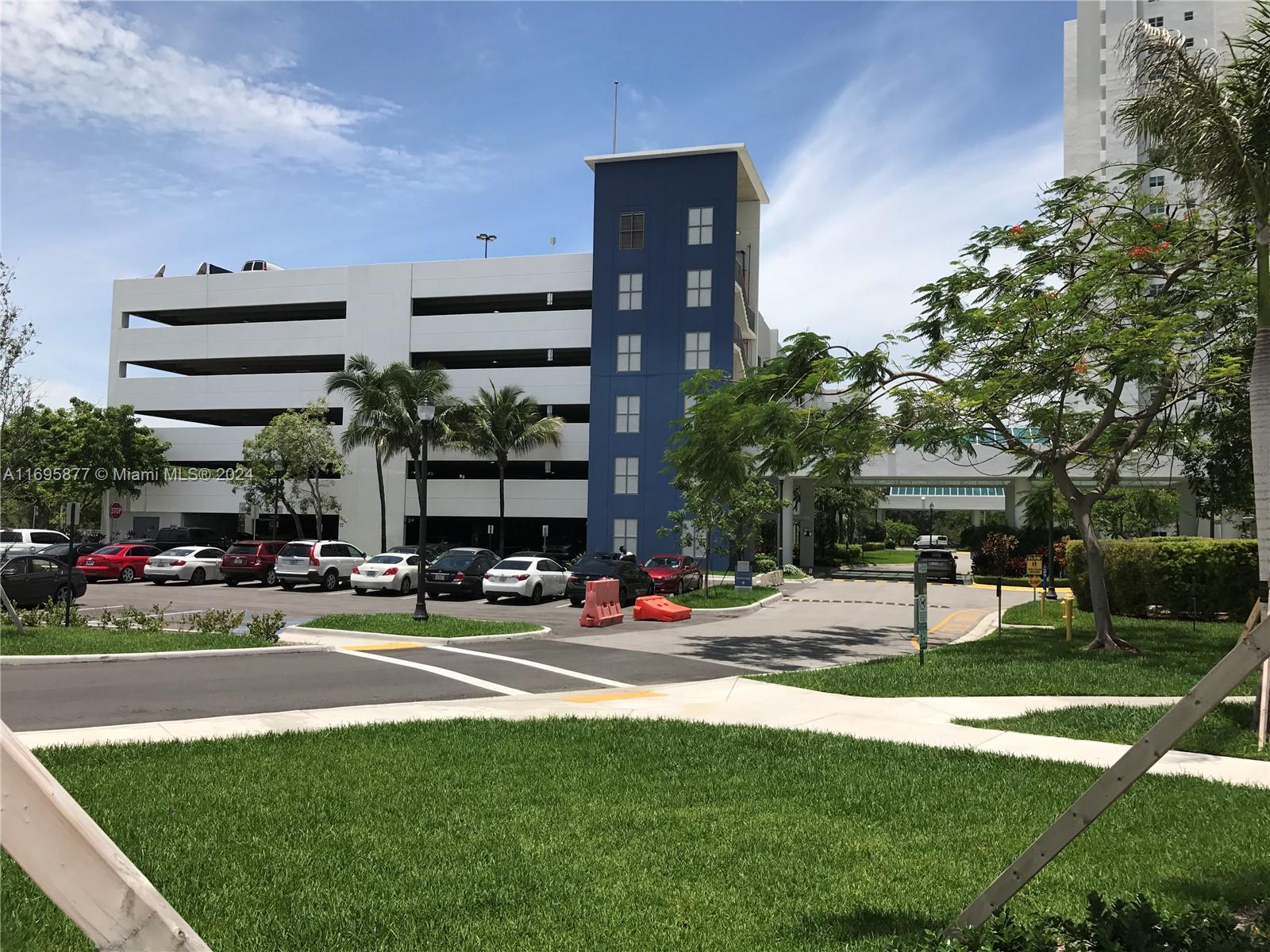 THE OAKS I CONDO - Residential Lease