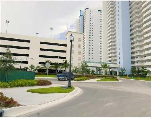 THE OAKS I CONDO - Residential Lease