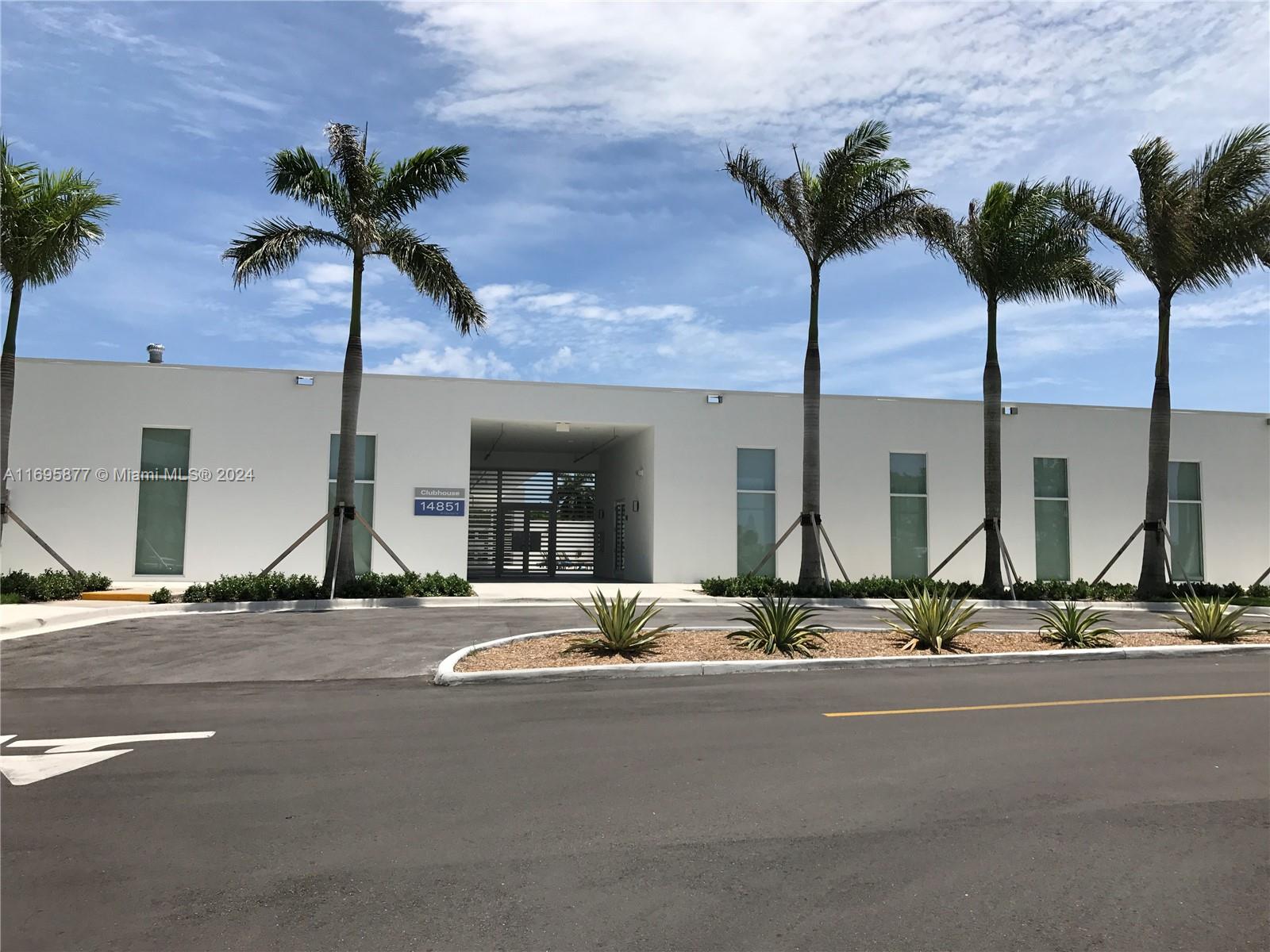 THE OAKS I CONDO - Residential Lease