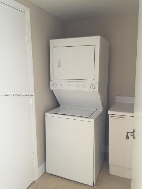 THE OAKS I CONDO - Residential Lease