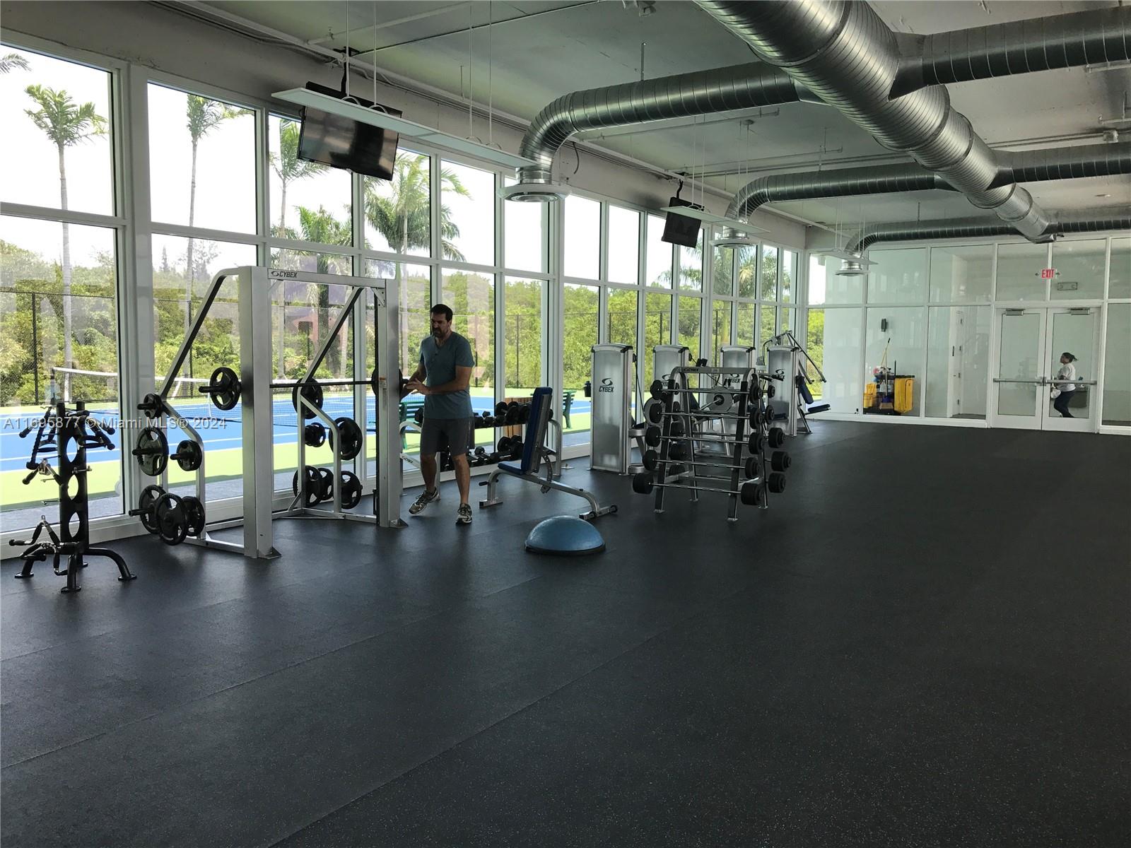 THE OAKS I CONDO - Residential Lease