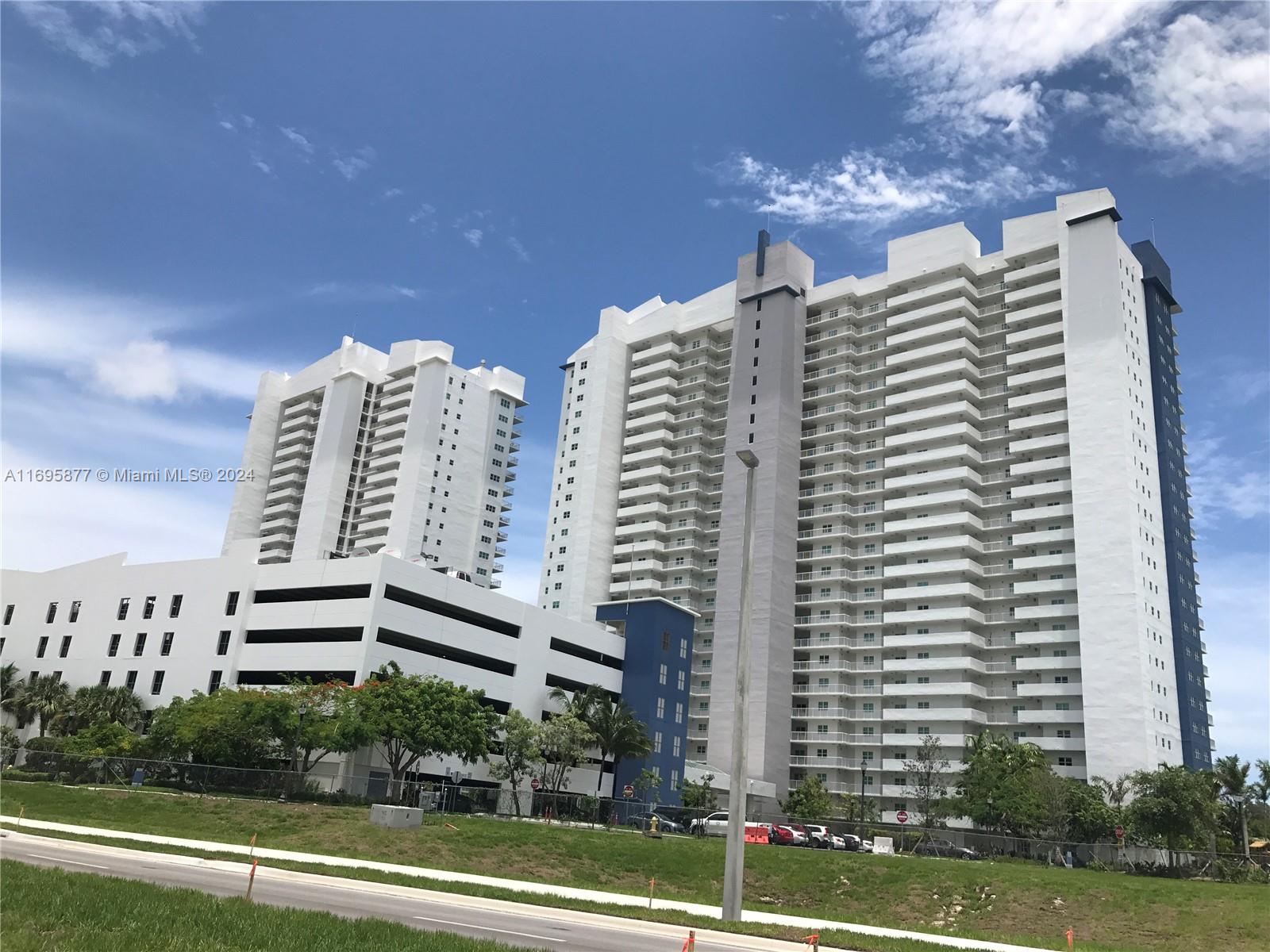 THE OAKS I CONDO - Residential Lease