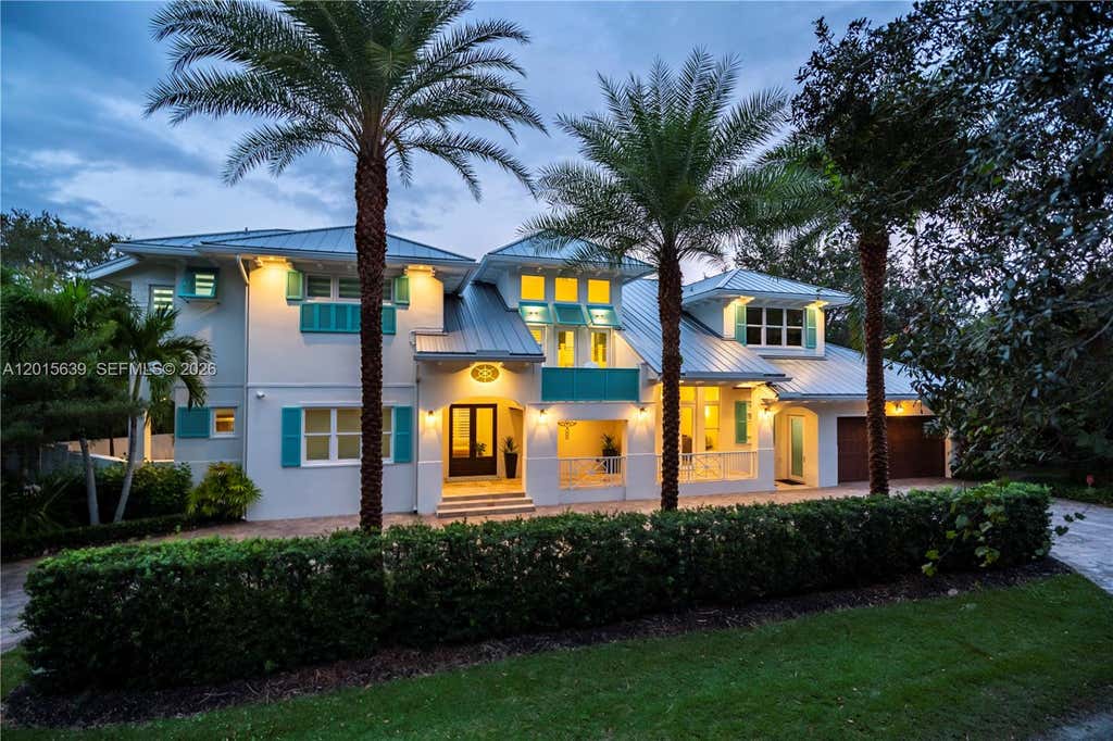 Photo of 545 SW Indianola St, Stuart, FL 34994 (MLS # A12015639)