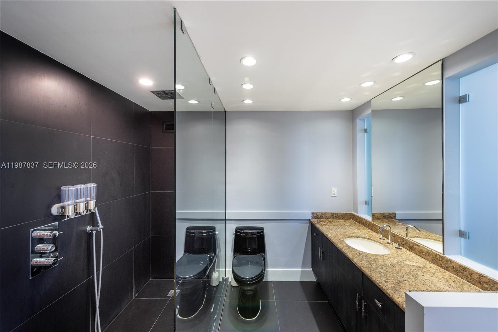 RONEY PALACE CONDO - Residential